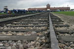 Mit der deutschen Bahn in die Gaskammer: Bahngleise im Vernichtungslager Auschwitz-Birkenau