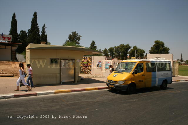 Sderot: Luftschutzbunker zum Schutz vor Qassam-Raketen statt Haltestellenhäuschen