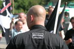 Skinhead mit Aufnäher "Skinheads - Weiss und Stolz"