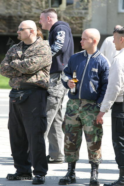 Skinheads und Bierflasche