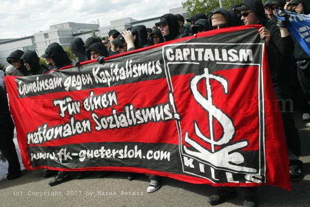 Autonome Nationalisten "Gemeinsam gegen Kapitalismus - Für einen nationalen Sozialismus - $ Capitalism kills"