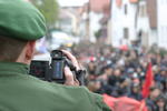 Polizist filmt antifaschistische Demonstration